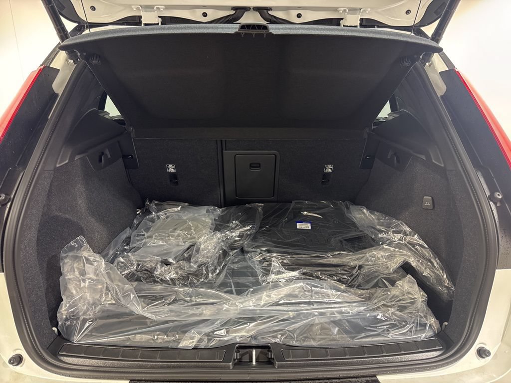 New 2026 Volvo XC40 B5 Ultra w/ Climate Package AWD/4WD image 29