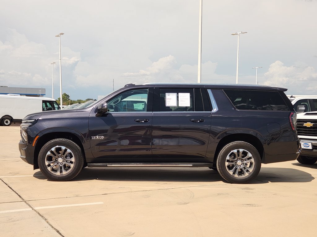 Used 2026 Chevrolet Suburban LT w/ Comfort Package RWD image 4