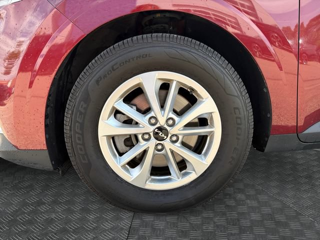 Used 2023 Kia Carnival LX FWD image 13