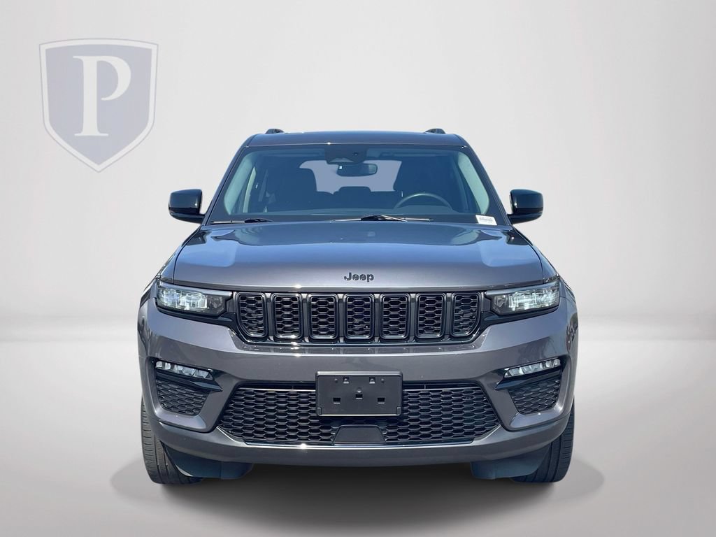 Used 2023 Jeep Grand Cherokee Limited w/ Black Appearance Package AWD/4WD image 3