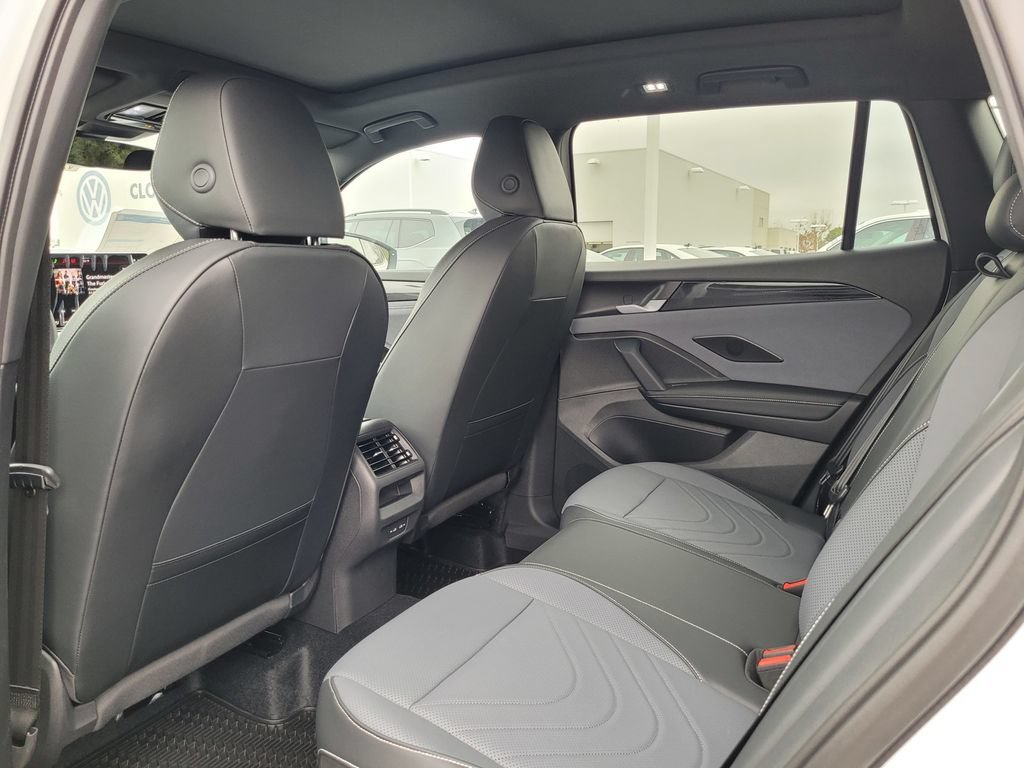 New 2026 Volkswagen Tiguan SE R-Line FWD image 14