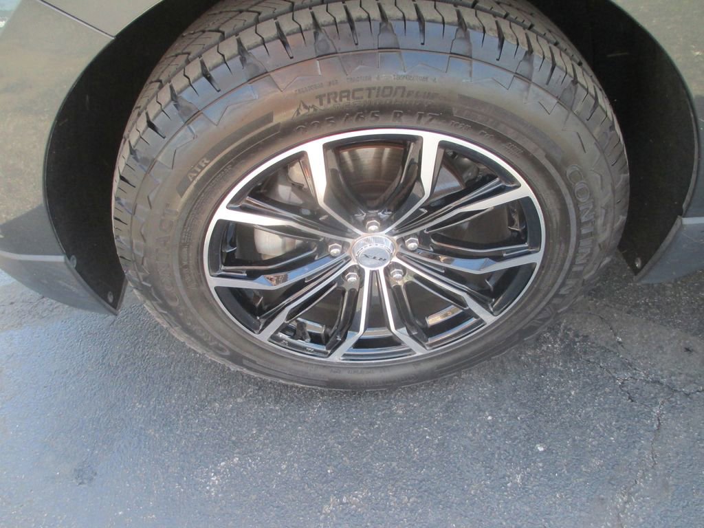 Used 2021 Chevrolet Equinox LT image 14
