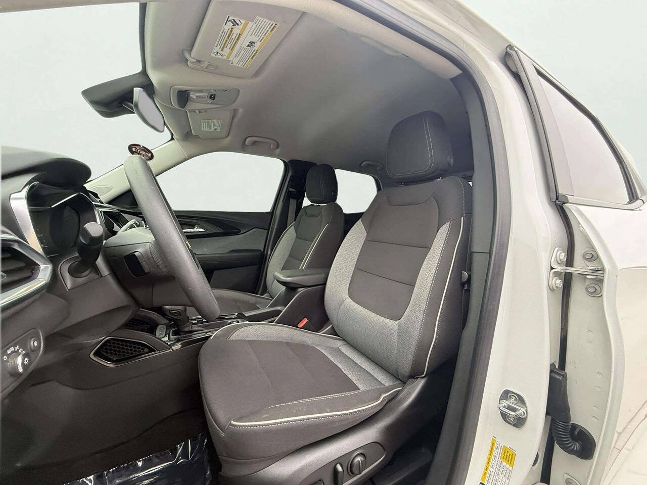 Used 2022 Chevrolet TrailBlazer LT w/ Convenience Package FWD image 20
