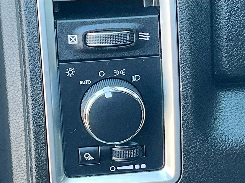 Used 2021 RAM 1500 Classic SLT image 10