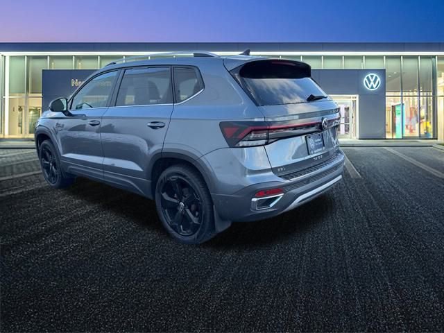 Certified 2025 Volkswagen Taos SEL w/ Black Wheel Plus Package image 6