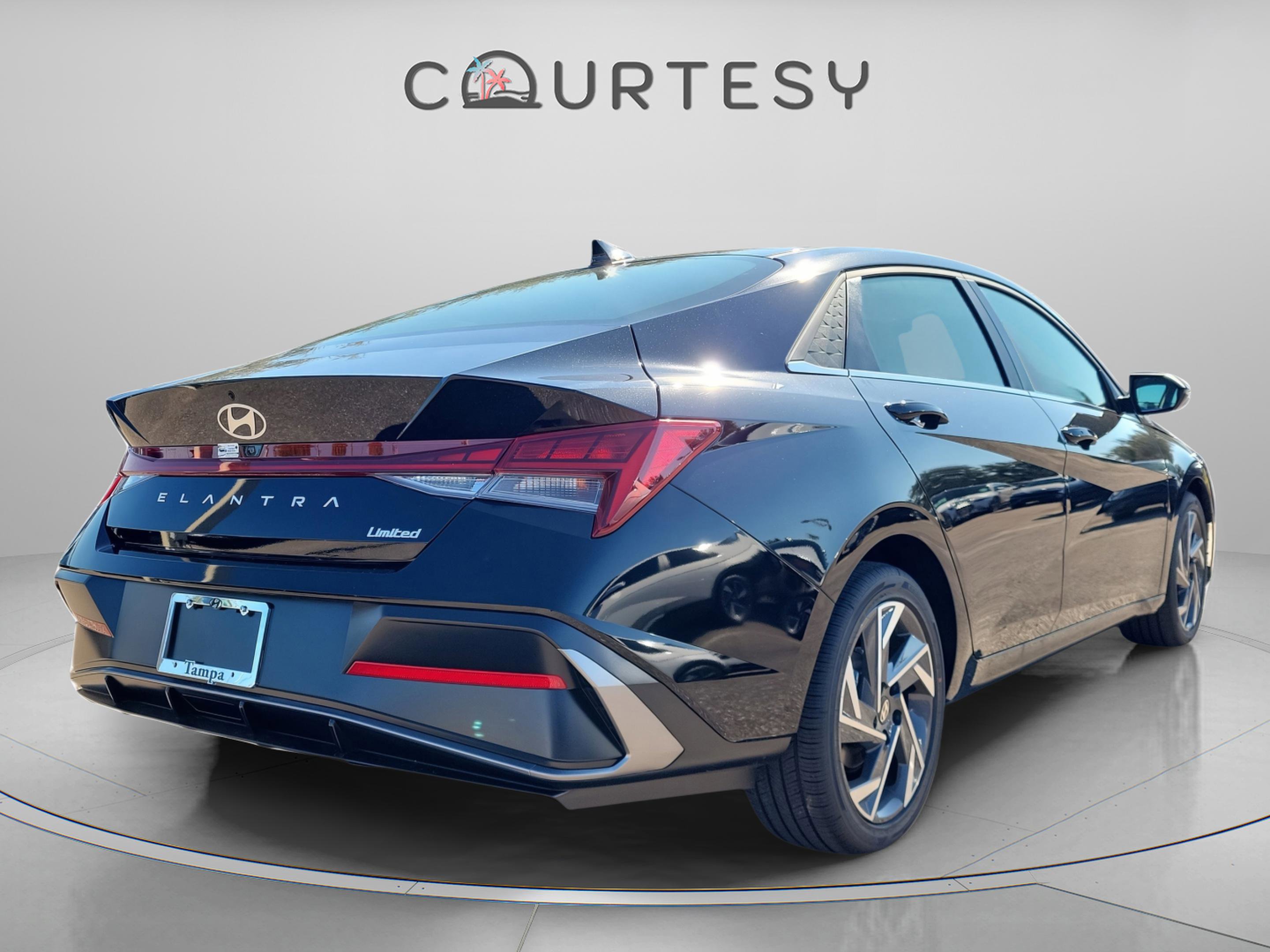 New 2026 Hyundai Elantra Limited image 4