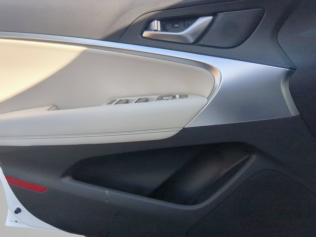 Used 2025 Genesis G70 2.5T RWD image 31