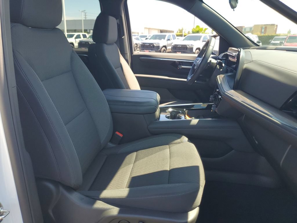Used 2026 Chevrolet Suburban LS RWD image 27