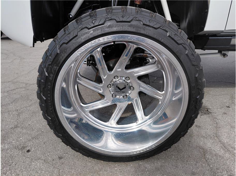 Used 2010 Chevrolet Suburban LTZ image 26