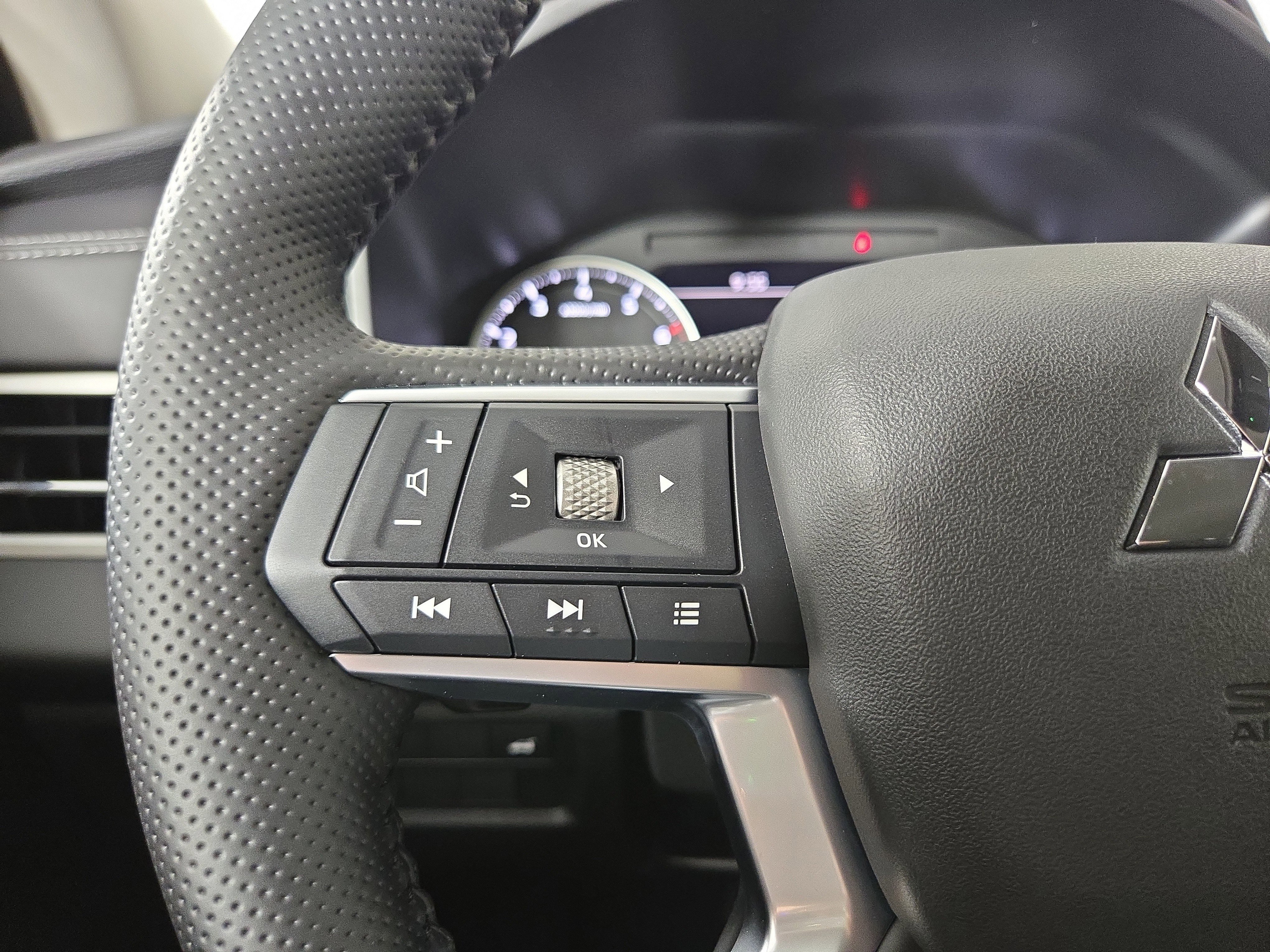 New 2026 Mitsubishi Outlander SE image 15