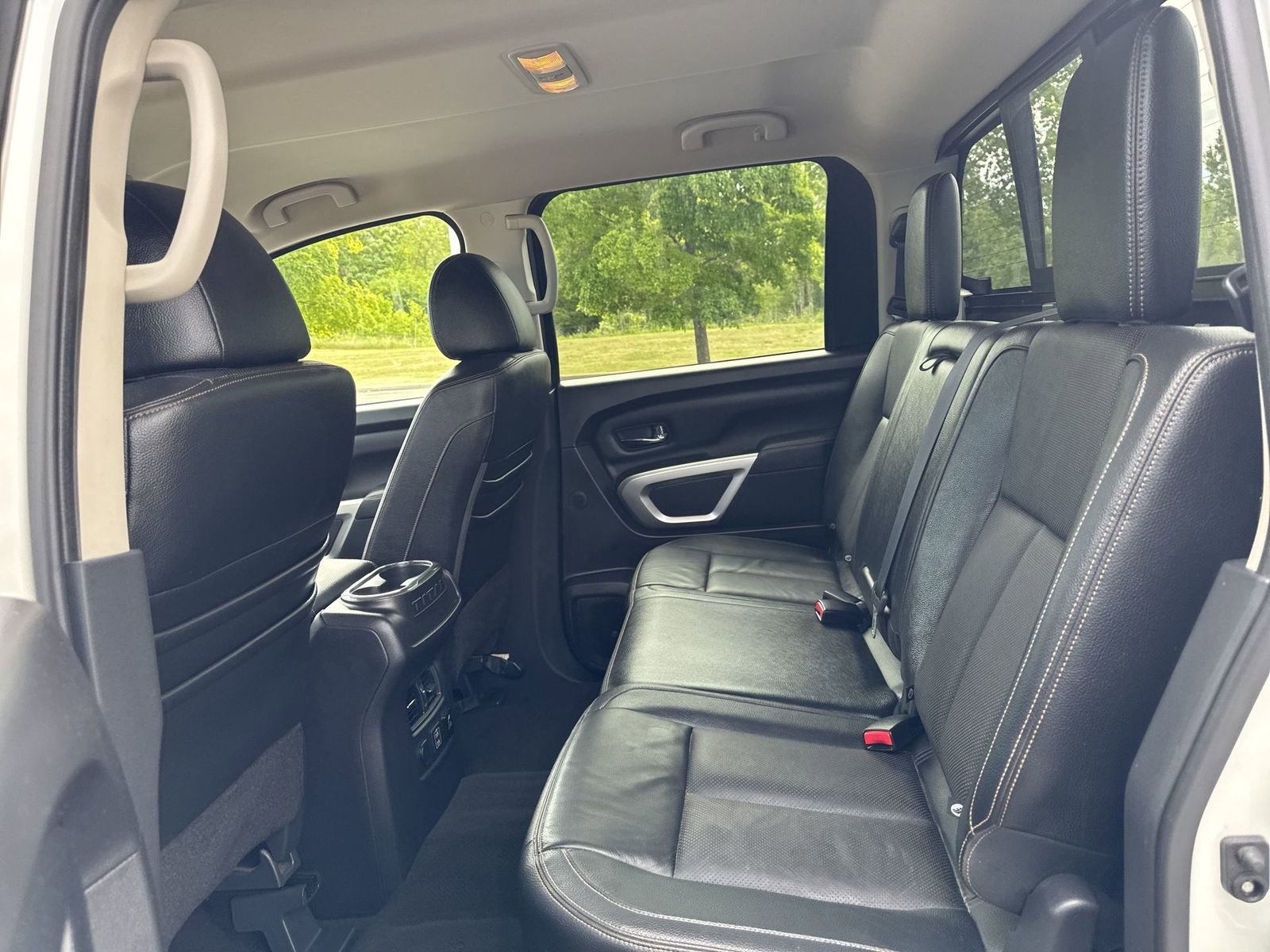 Used 2019 Nissan Titan SL AWD/4WD image 12