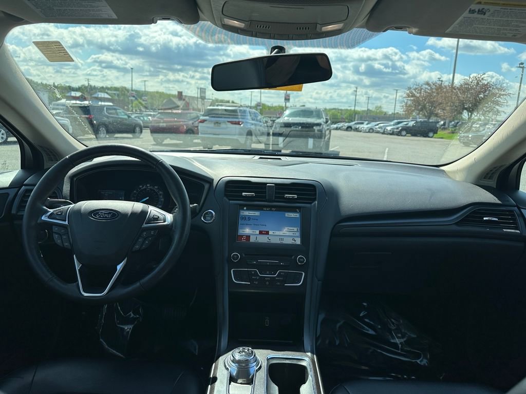 Used 2018 Ford Fusion SE w/ Equipment Group 201A FWD image 12