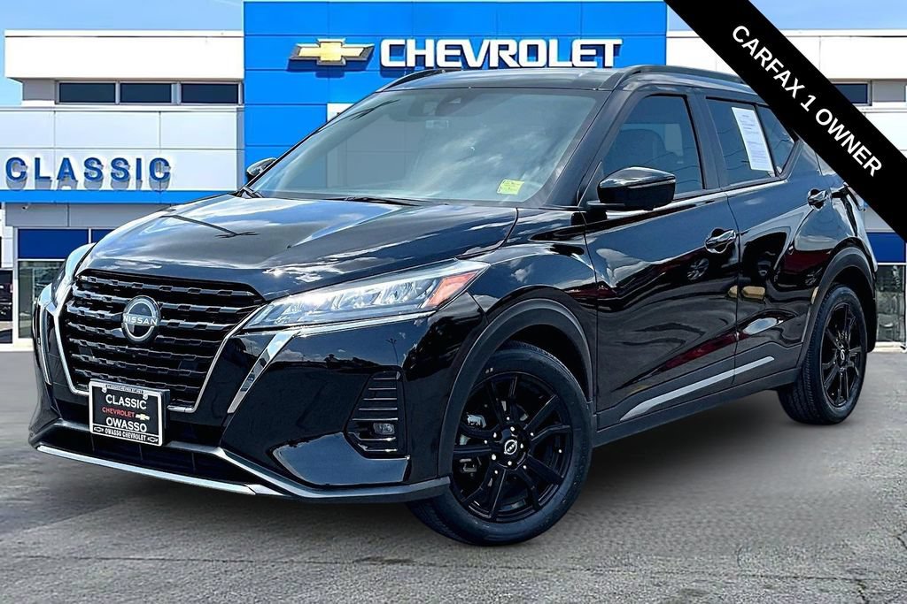 Used 2023 Nissan Kicks SR w/ SR Premium Package FWD image 2