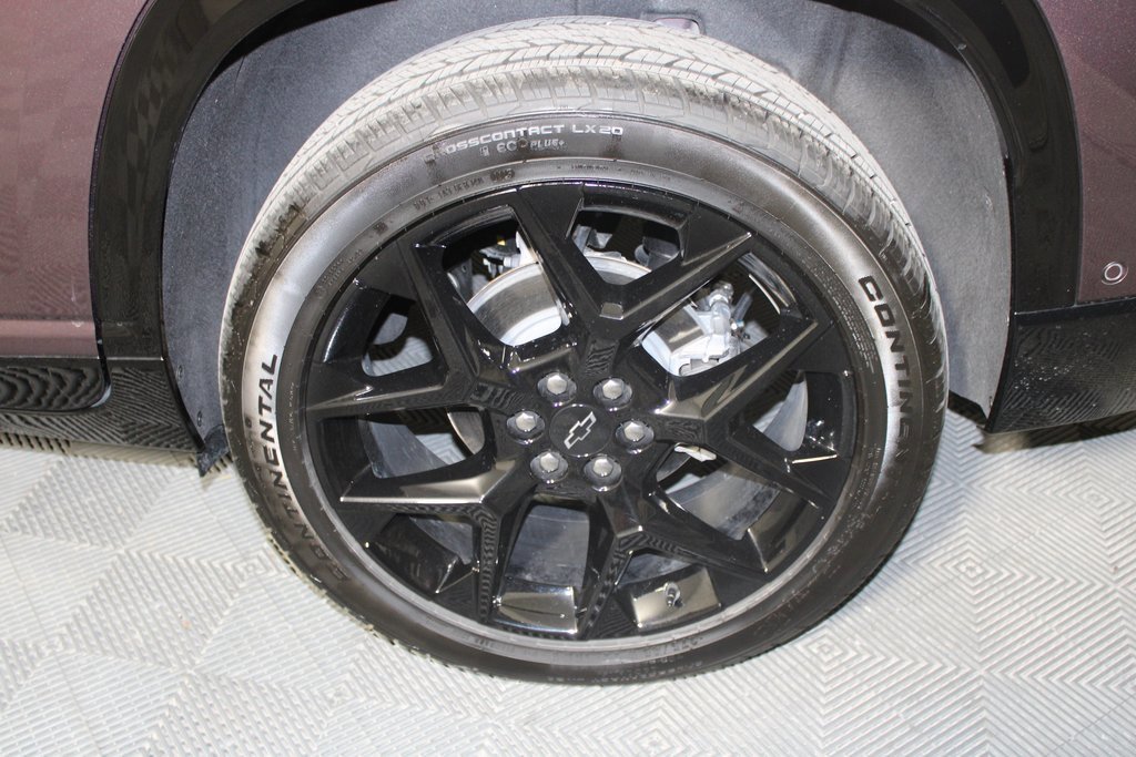 Used 2025 Chevrolet Traverse RS image 23