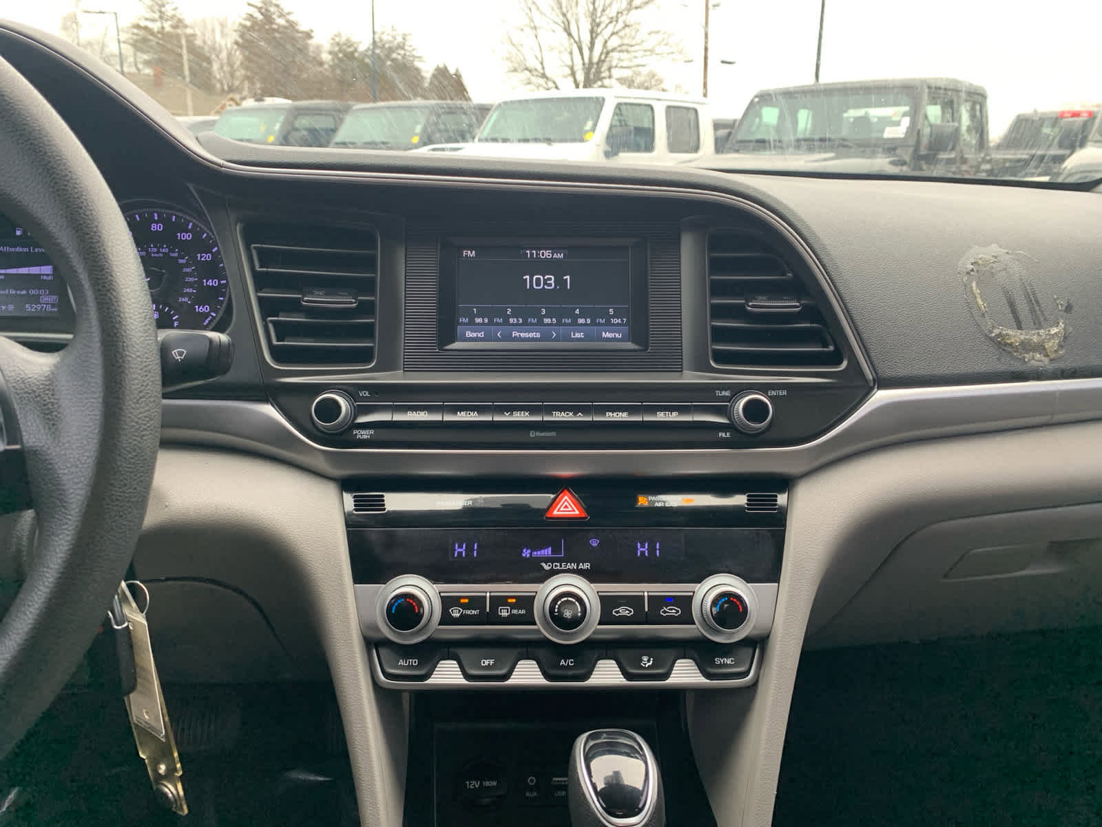 Used 2020 Hyundai Elantra SE image 24