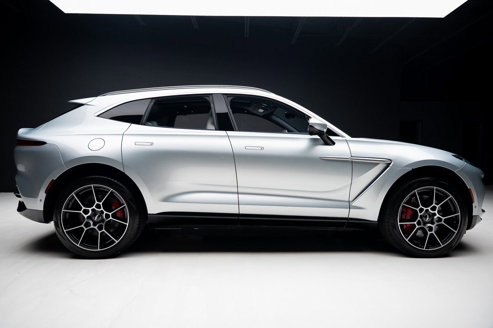 Used 2022 Aston Martin DBX image 34