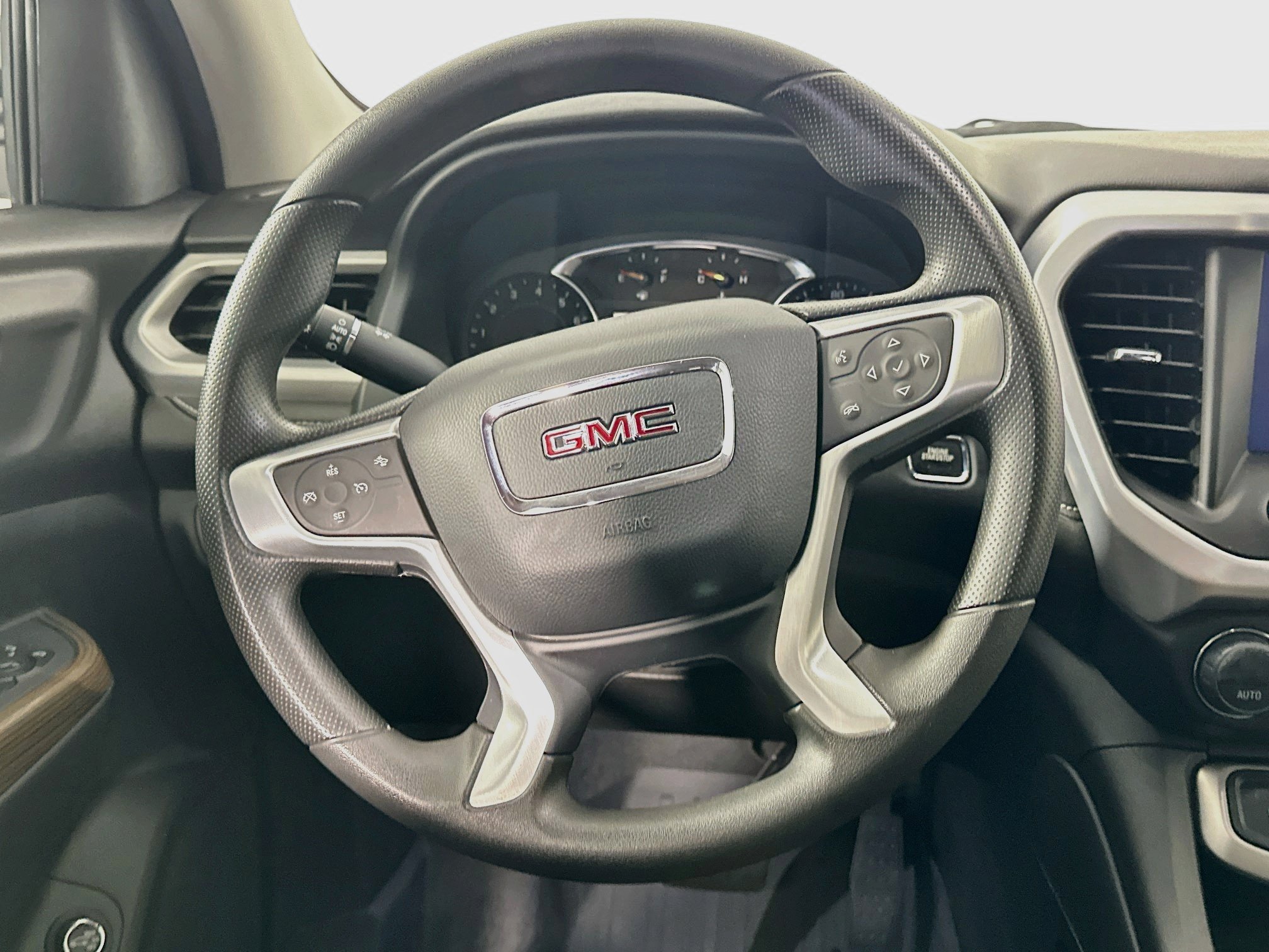 Used 2023 GMC Acadia SLE w/ Driver Convenience Package FWD image 18