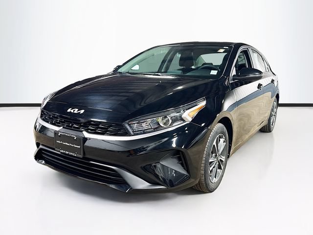 Used 2023 Kia Forte LXS w/ LXS Technology Package FWD image 3