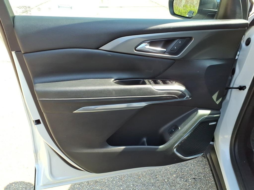 Used 2025 Chevrolet Traverse LT w/ Enhanced Driving Package AWD/4WD image 18