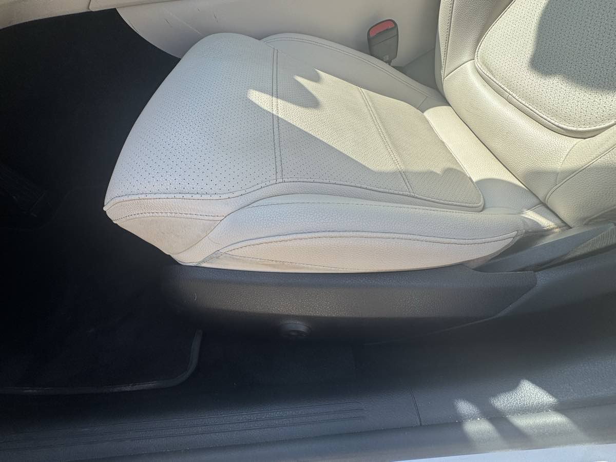 Used 2025 Mercedes-Benz C 300 Sedan image 12
