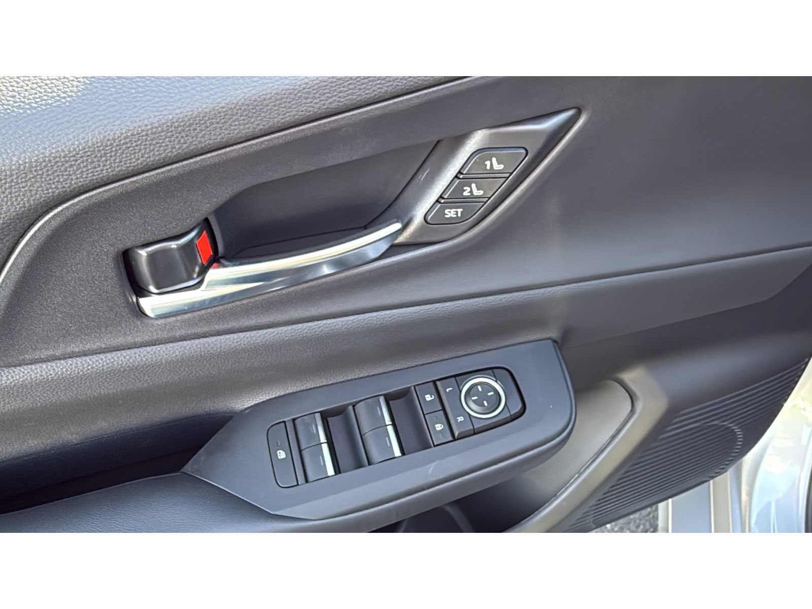 New 2026 Toyota Prius Plug-In Hybrid FWD image 10