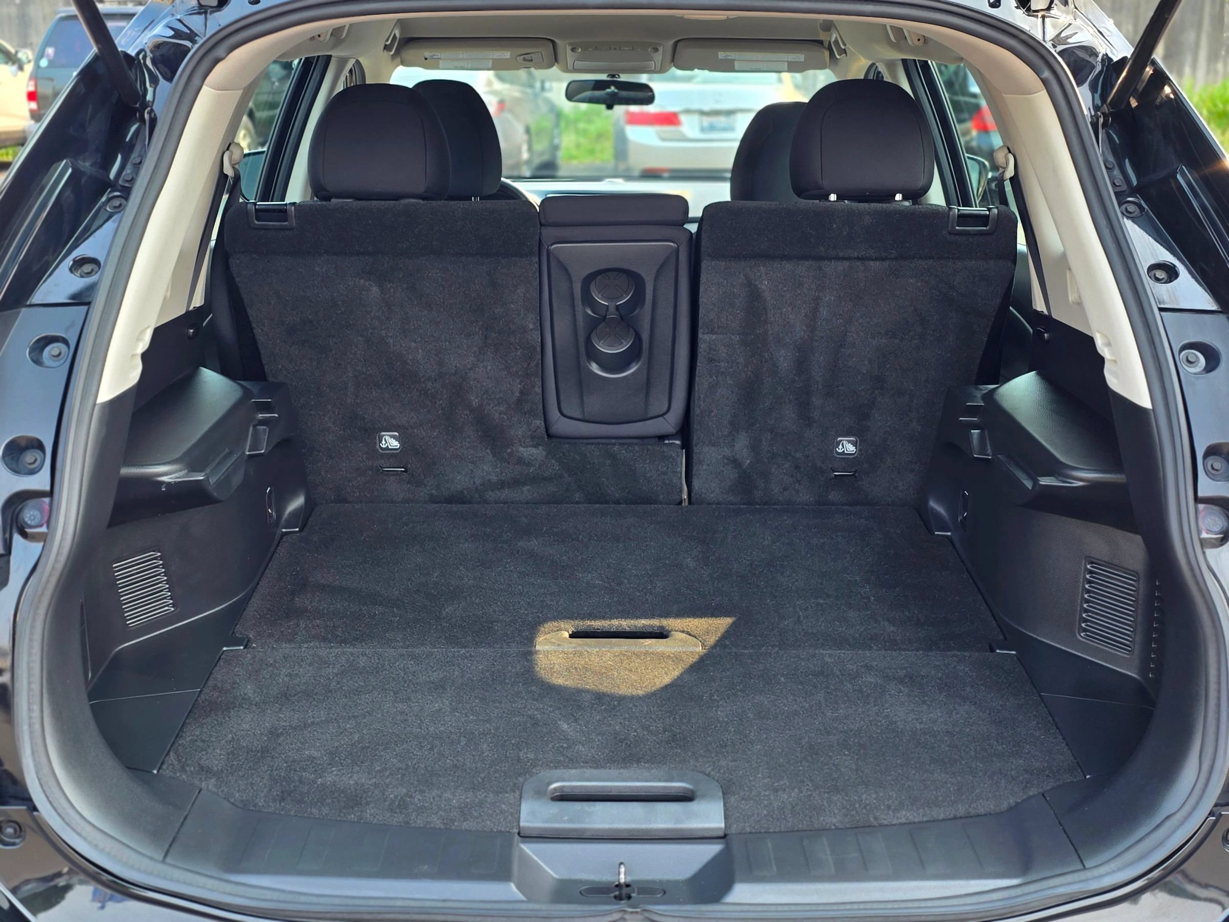 Used 2020 Nissan Rogue SV FWD image 46