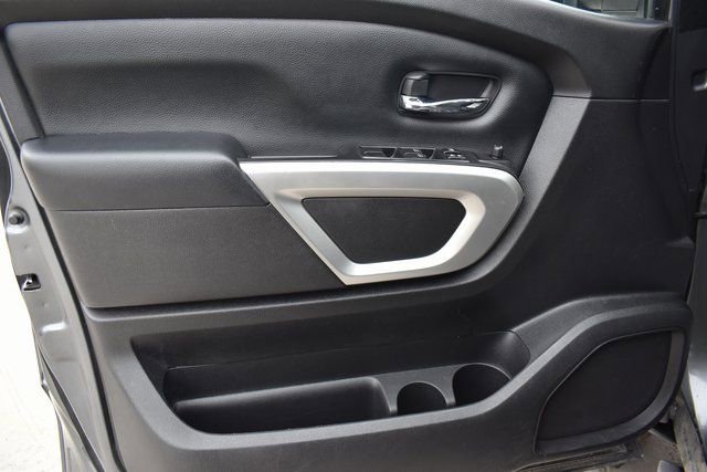 Used 2021 Nissan Titan SV w/ SV Convenience Package image 13