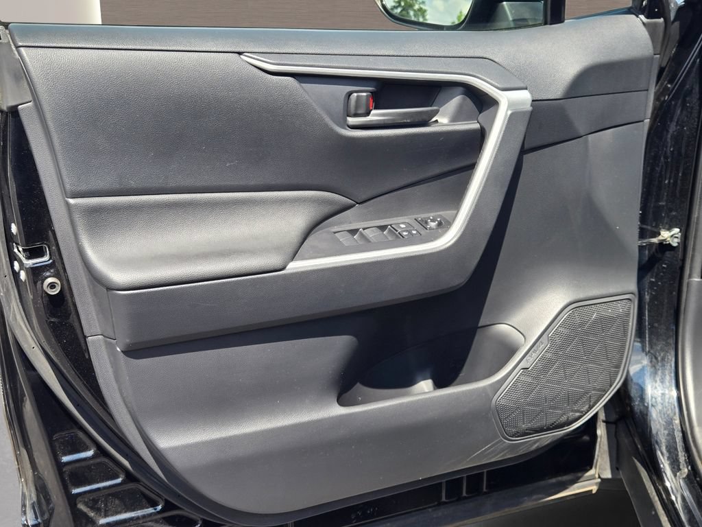 Used 2025 Toyota RAV4 LE AWD/4WD image 19