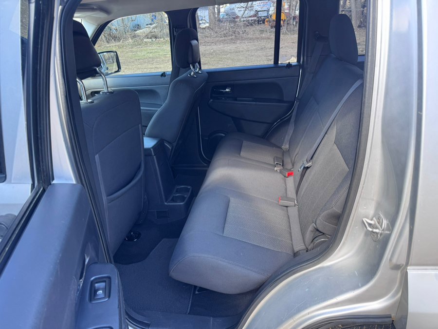 Used 2012 Jeep Liberty Sport AWD/4WD image 13