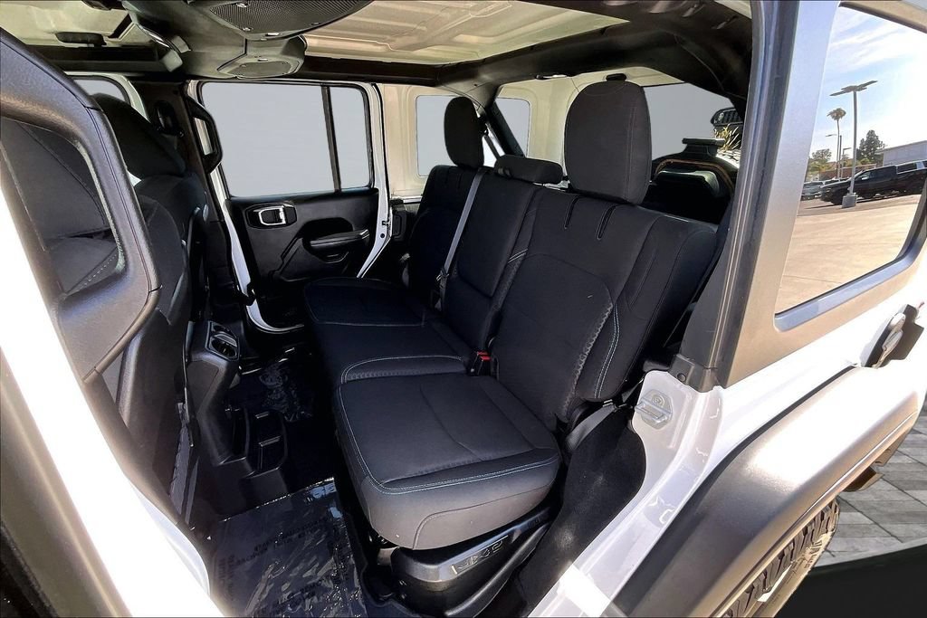 Certified 2025 Jeep Wrangler Unlimited Rubicon 4xe w/ Convenience Group AWD/4WD image 19