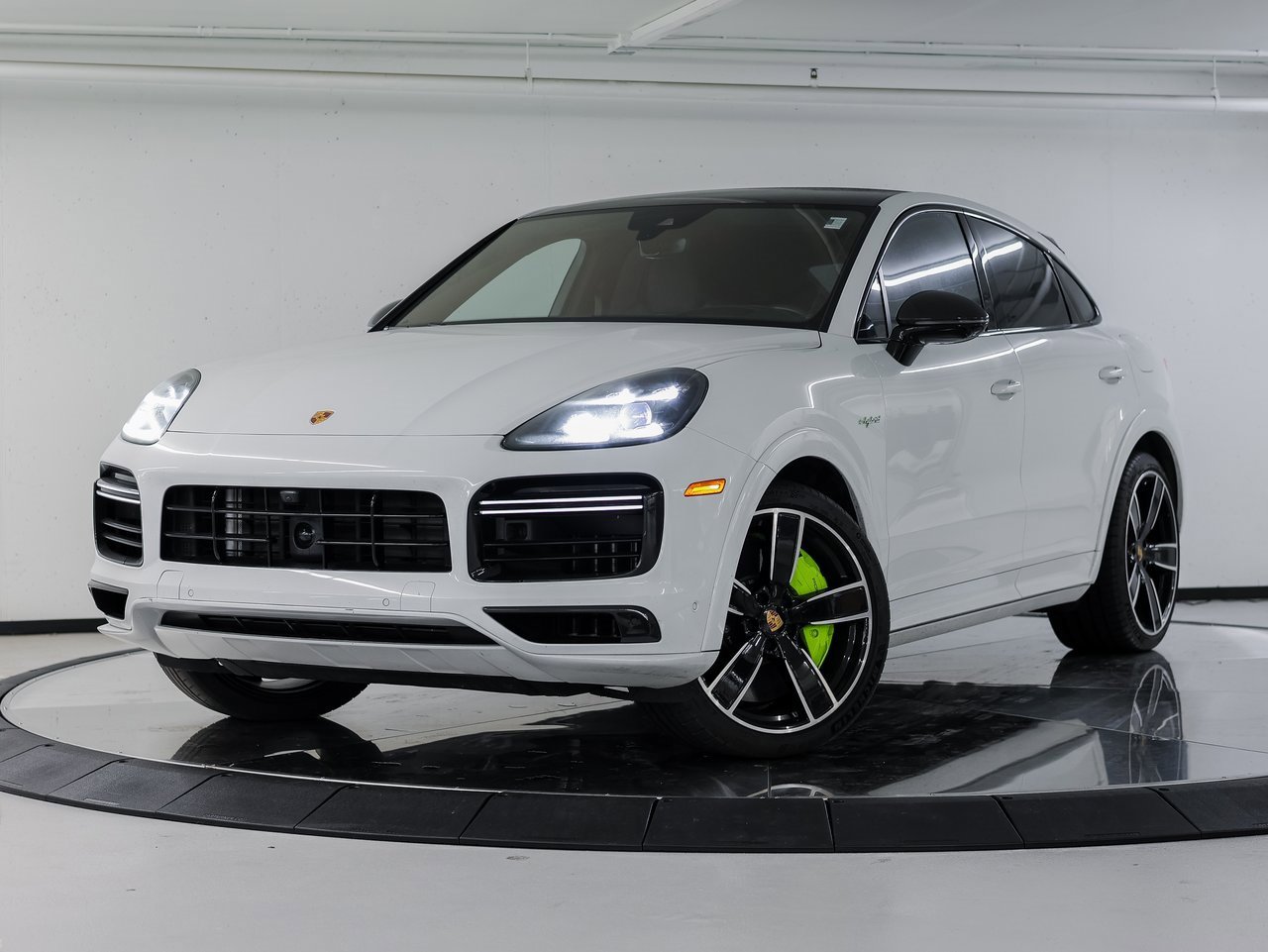 Certified 2022 Porsche Cayenne Turbo S image 1