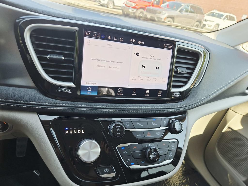 Certified 2024 Chrysler Pacifica Touring-L AWD/4WD image 25