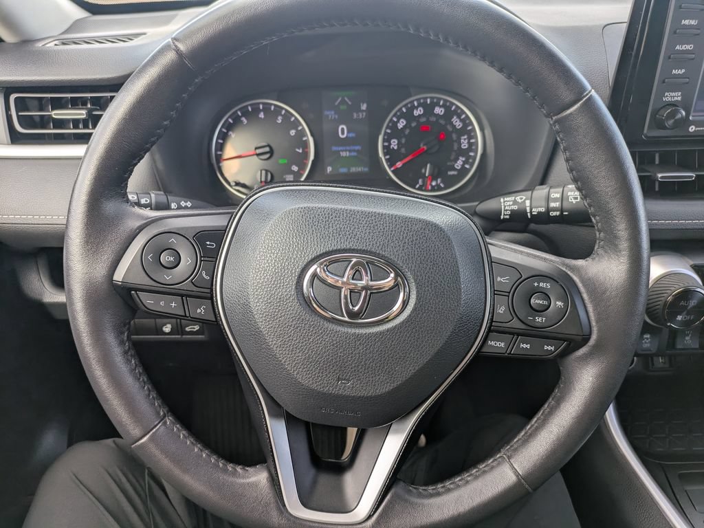 Used 2022 Toyota RAV4 XLE Premium AWD/4WD image 23