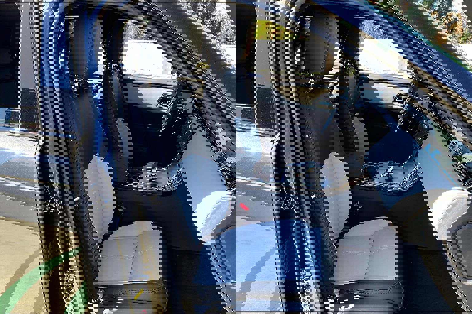 New 2026 Land Rover Range Rover Velar Dynamic SE image 6