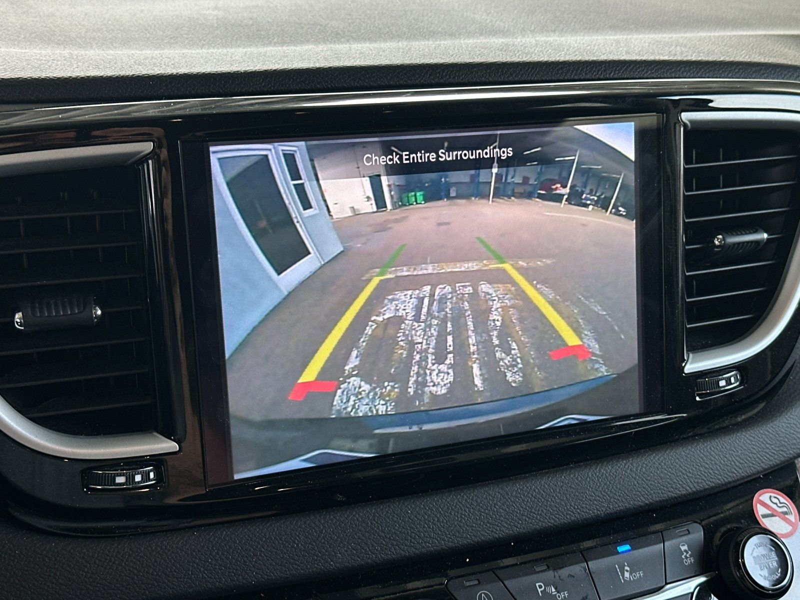 Used 2024 Chrysler Pacifica Touring-L image 18