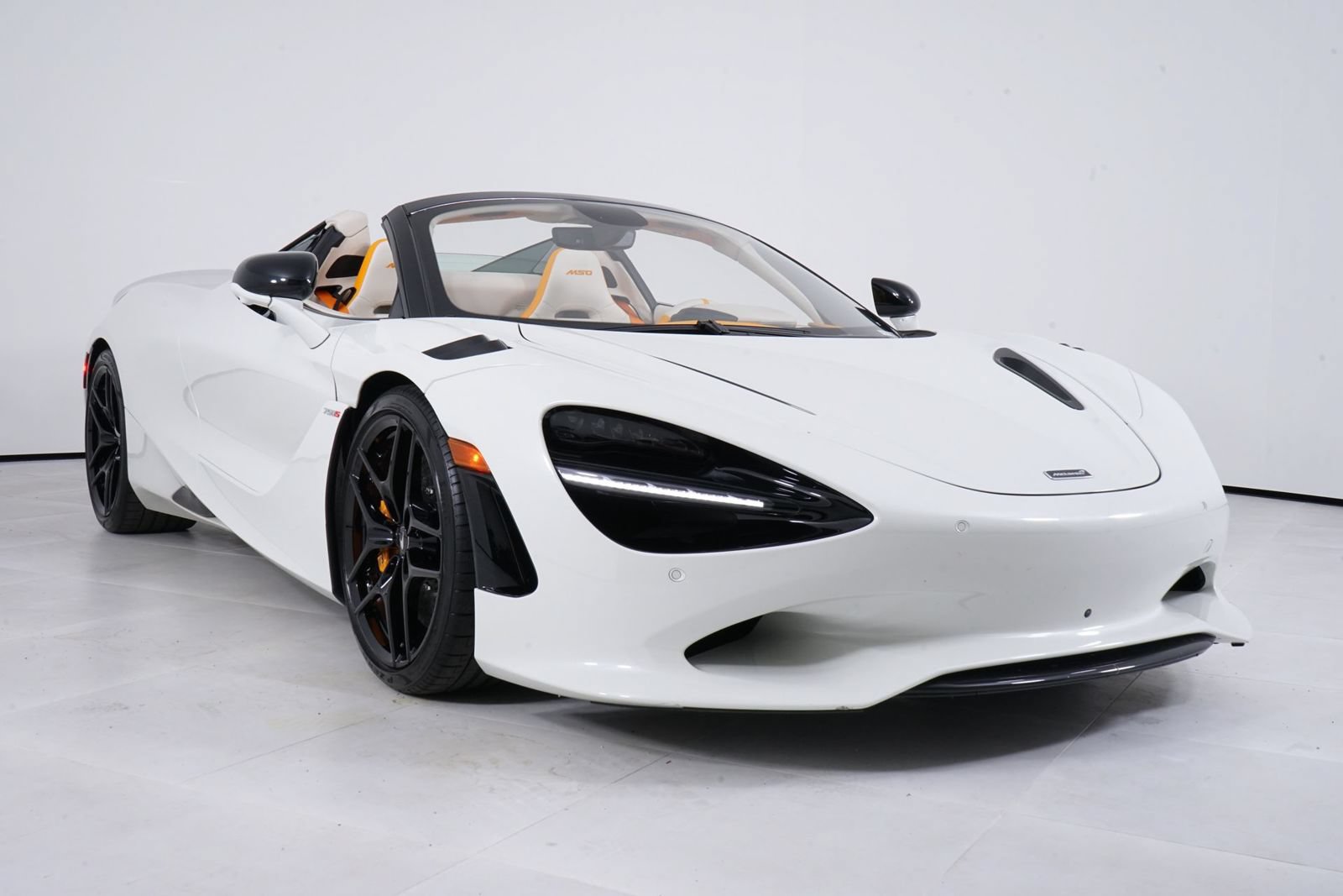 Used 2024 McLaren 750S Spider RWD image 16