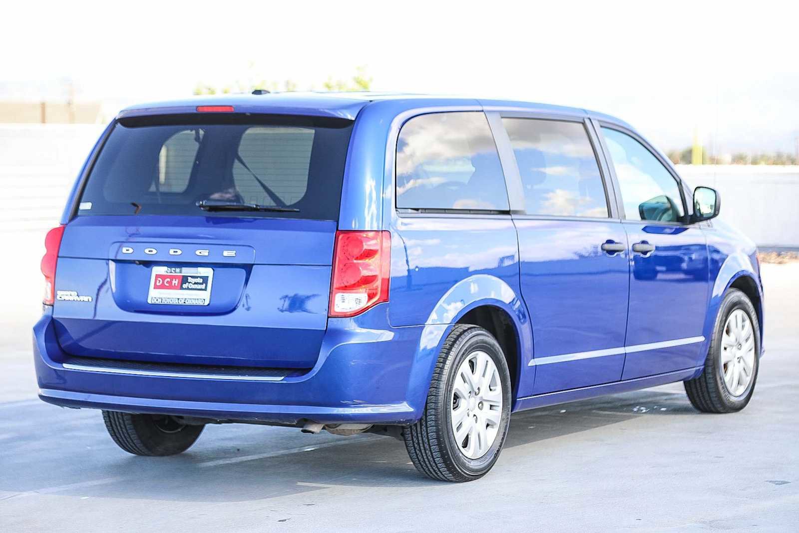 Used 2019 Dodge Grand Caravan SE w/ UConnect Hands-Free Group image 5