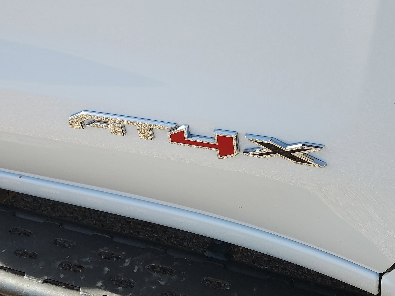 Used 2024 GMC Sierra 1500 AT4X image 8