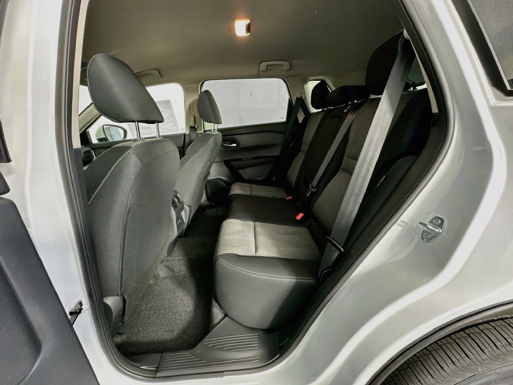 New 2027 Nissan Rogue SV w/ Cold Weather Package AWD/4WD image 31