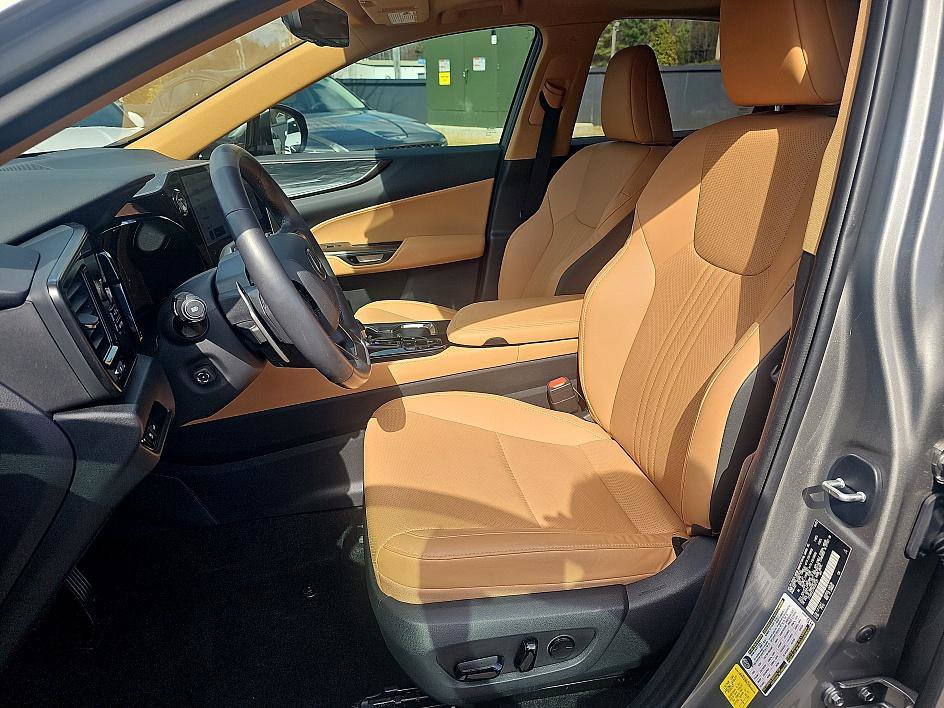 Used 2022 Lexus NX 350h NX 350h Premium image 16