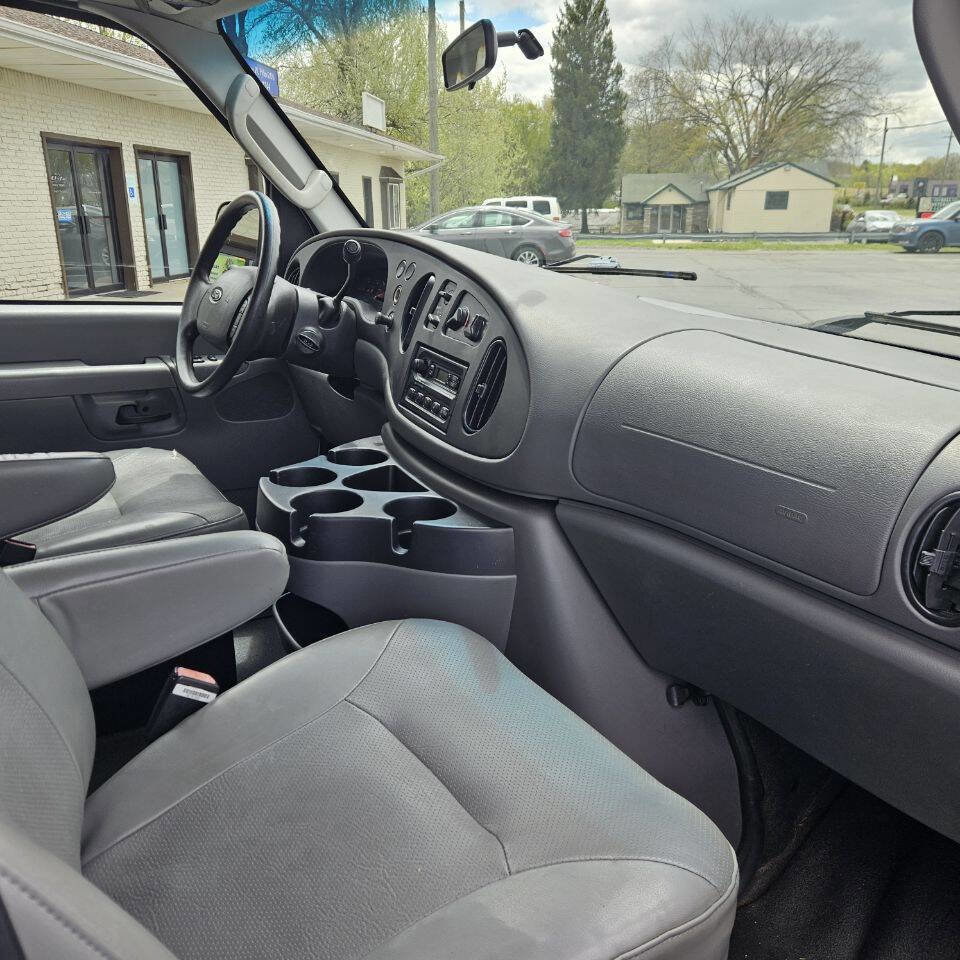 Used 2007 Ford E-350 and Econoline 350 XLT RWD image 12