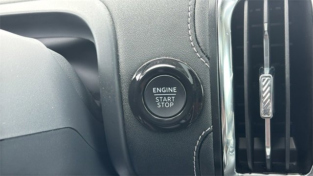 Used 2025 Ford Expedition Platinum image 14