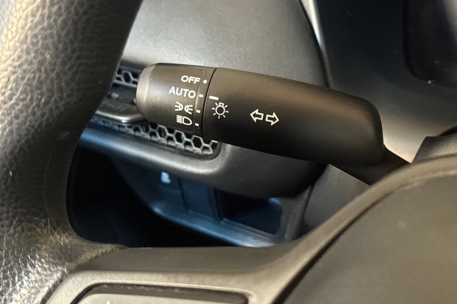 Used 2023 Honda HR-V LX image 32