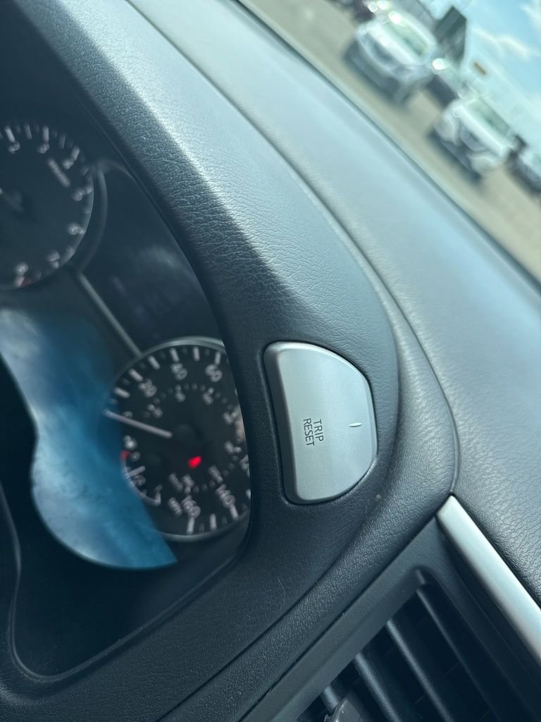 Used 2018 Nissan Pathfinder SV AWD/4WD image 15