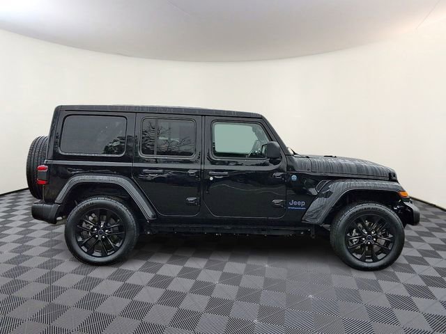 Used 2025 Jeep Wrangler Unlimited Sahara w/ Safety Group image 9