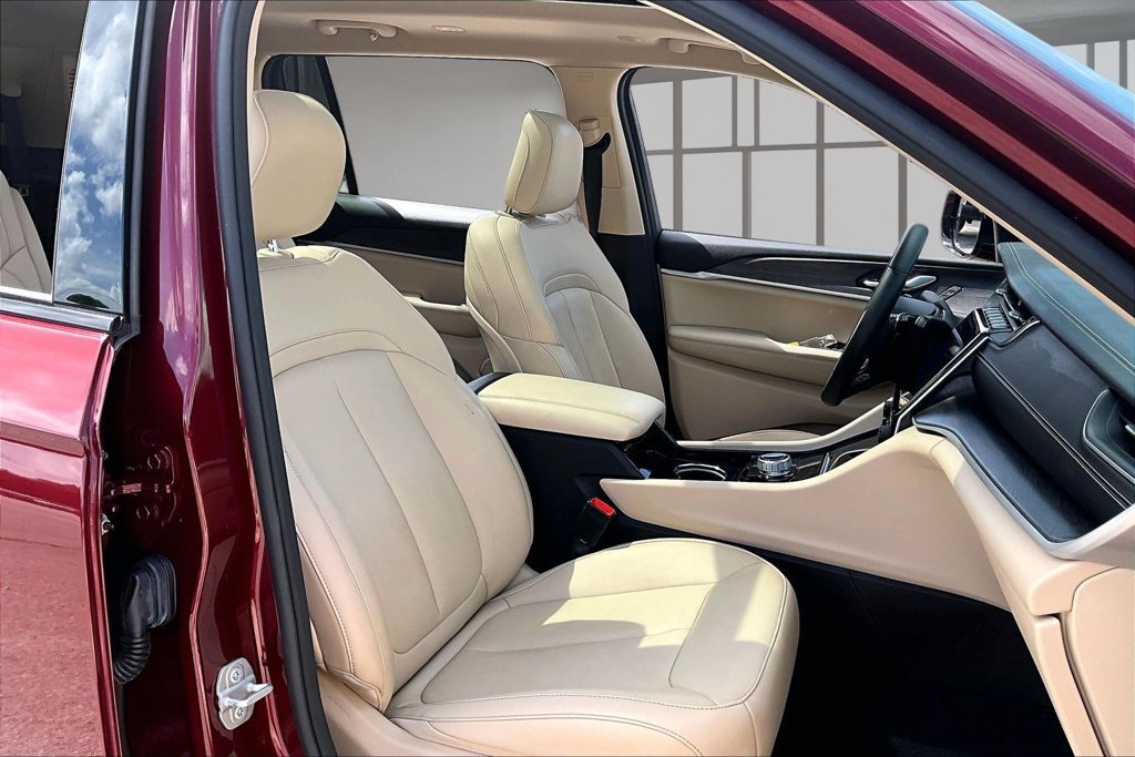 Used 2021 Jeep Grand Cherokee L Limited RWD image 29