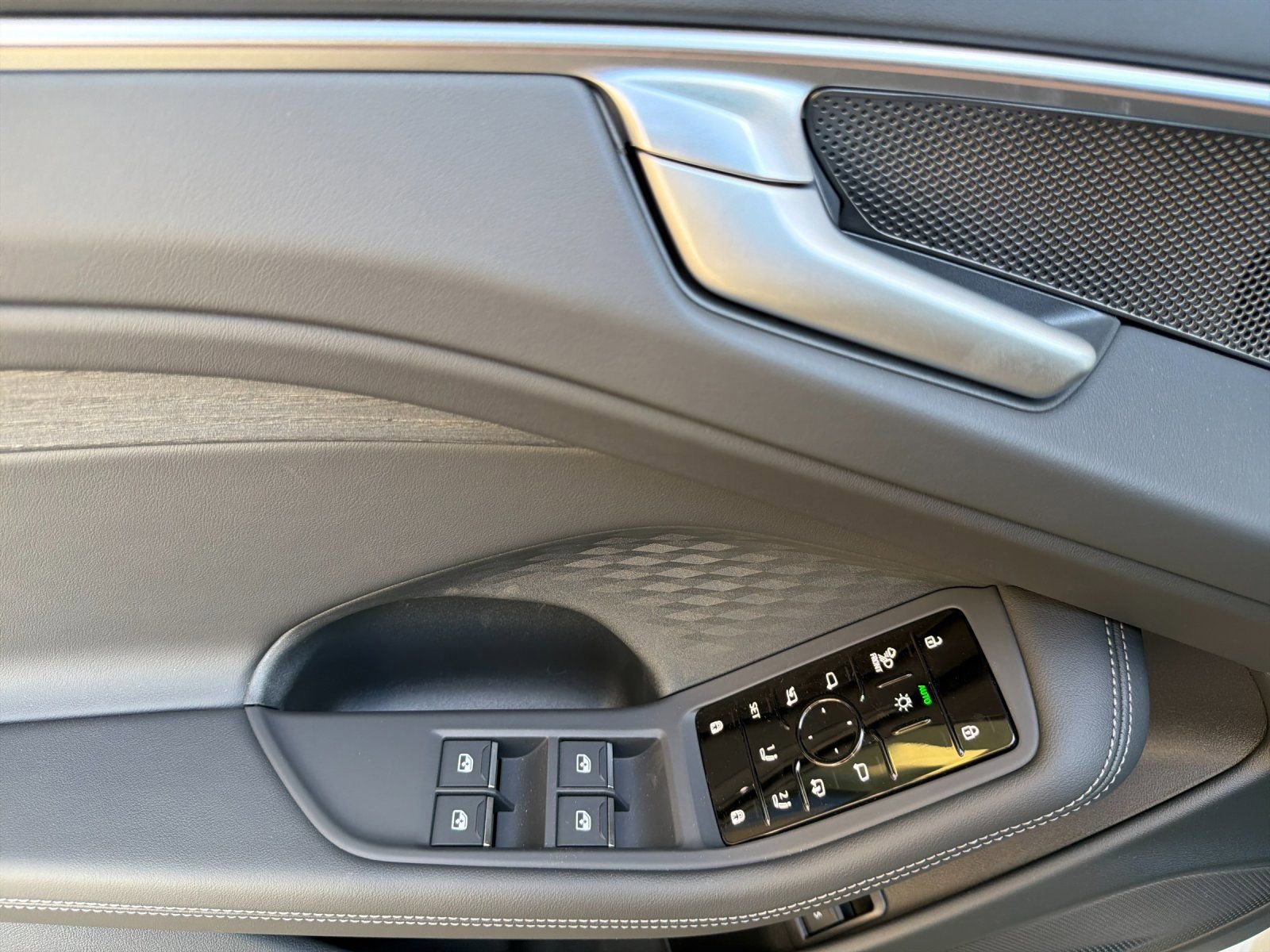 New 2026 Audi A6 Premium Plus AWD/4WD image 8