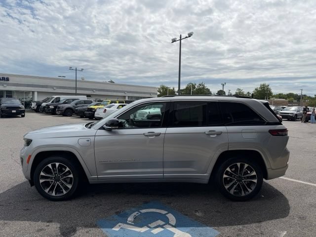 Used 2023 Jeep Grand Cherokee Overland w/ Advanced Protech Group III AWD/4WD image 33
