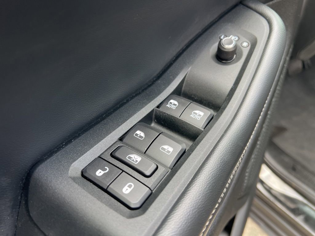 Used 2023 Jeep Grand Cherokee Laredo image 11