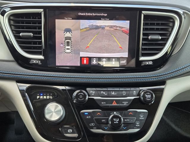 Used 2021 Chrysler Pacifica Touring-L w/ Premium & Safety Sphere Group image 17